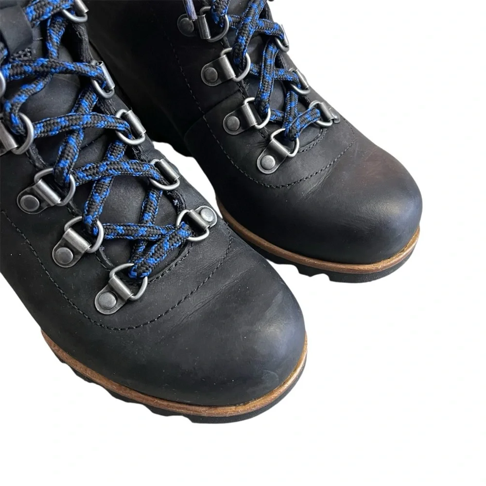 Sorel Conquest Waterproof Wedge Boot Color Black Royal Blue Women’s Size‎ 7